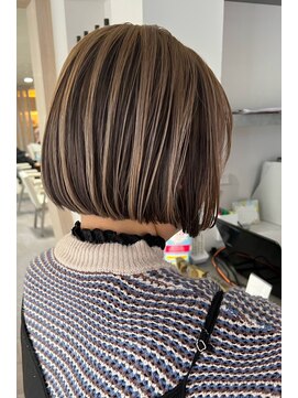 ベルフェミンキルン(Belle femin kilun) アンブレラカラー 切りっぱなしボブ デザインカラー 20代