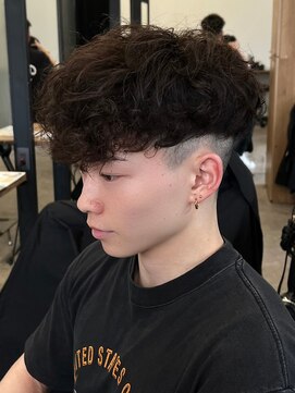 エルマーク(L-MARK) スペインカールスパイラルパーマツイストパーマフェード短髪