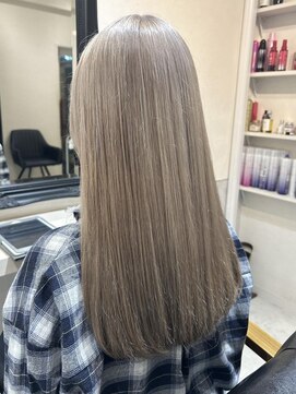 セルカ 新宿(CERCA) ホワイトベージュ【CERCA新宿/新宿西口】