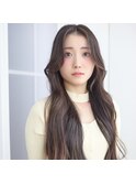トレンドのヨシンモリヘア毛先ワンカールに顔周りの外巻き