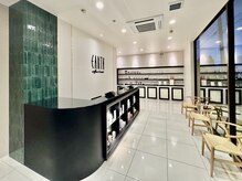 アース コアフュールボーテ 伊勢崎(EARTH coiffure beaute)の雰囲気（受付から特別体験が始まる。心躍るサロン時間を。）