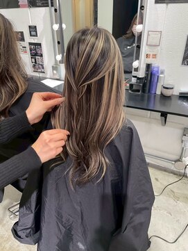 キング 心斎橋店(K!ng) ハイライトカラーミルクティーベージュレイヤーカット