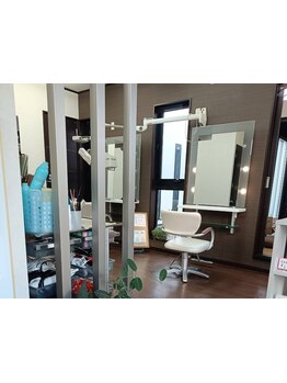 ご来店された全てのお客様が落ち着いて過ごせるよう、リラックスできる快適な空間作りを心がけています◎