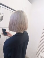 ヘリア(HELIA)&nbsp;【シルバーミルクティー＆ペールピンクグラデーション/ボブ】