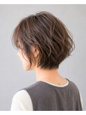 くせ毛を活かす大人ショートボブ