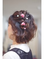 ロカット サロン(Roquat Salon)&nbsp;お花のアクセサリーボブアレンジ【ヘアアレンジ　立川/立川南】