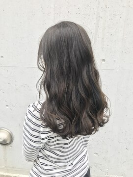 ヘアデザイン ソラ(Sola) 秋冬透け感透明感くすみシアーベージュ×なみなみウェーブロング
