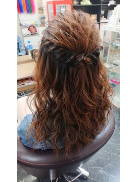 エヌエービー 池袋店(N.A.B.) ハーフアップ