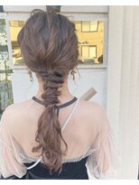 フィオーレ ヘアデザイン(FIORE hair design)&nbsp;編み下ろし風ローポニー
