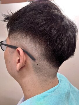 ヘアーカットデザインサロン スマッシュ 田町店(Hair cut design salon Smash) アップバング フォワード バーバー スキンフェード メンズ