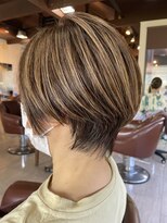 エニー(ENii) ミドルハイライトショートボブ