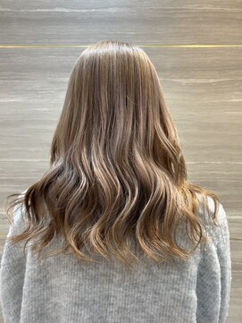 ラビス クローバー(Lovis clover) ホワイトミルクティー/レイヤーロング/アッシュカラー