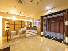 アルモ 千里中央店(almo)の雰囲気（開放感ある広々な入口☆店内も広々スペースすごくオシャレ☆）