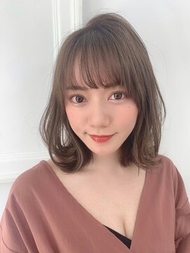 ジエクト ヴィシア(The Ect VIXIA) オリーブカラー　可愛いミディアム　大人可愛い　ボブ　レイヤー