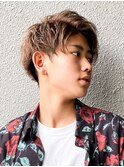 アップバングツーブロックダブルカラーブリーチメッシュ