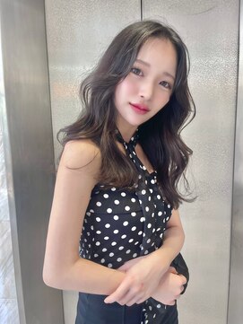 リリー(Lilley) ミディアムでも楽しめるゆるっとレイヤー