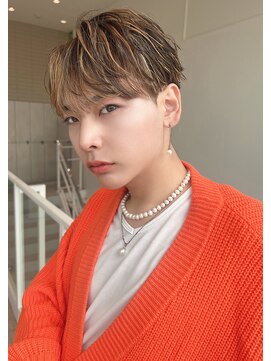 ロンド クラン 岡崎(Lond Clan) 色気と清潔感でクールに演出フェザーショートハイライトカラー