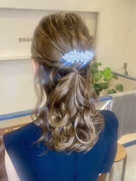 ヘアアンドメイクフリッシュ(HAIR&MAKE FRISCH) セミロングハーフアップアレンジ