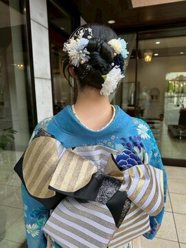 タリーゼ(TALISE) 編み込みシニヨン × ボリューム花