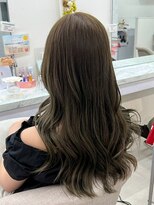 エレラビューティー(ELERA beauty) 透明感グレージュ/レイヤーカット/ロング