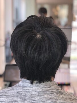 ミーティア バイ クアトロ(Meteor By QUATRO) ナチュラルカット