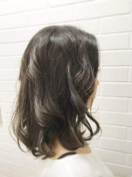 ギンイロ(giniro) ミデイアムボブ