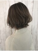 深めグレージュ