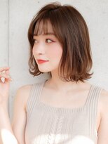 ホワイトグレージュ薄めバング大人可愛い美髪20代30代40代