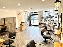 ヘアーネオフィール 元町店(hair produce NAO FIIL)の雰囲気（落ち着いたBGMが流れる陽の差し込む店内☆）