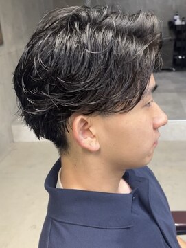 フイ 新宿3丁目(Hui) フェザーパーマ/グレーブルーカラー/刈り上げショートパンク