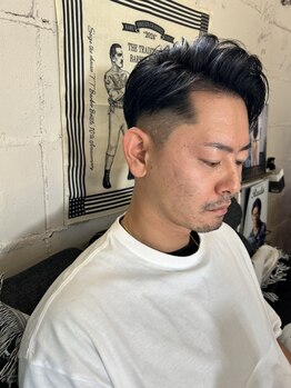 フッドウルフ(HOODWOLF)の写真/男らしさ×清潔感を兼ね備えたビジネススタイルならお任せ！再現性が高いから忙しい朝も簡単にヘアセット♪