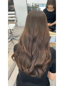 エラ(Ella) 髪質改善カラーで柔らか質感ウェーブ