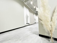 フィーフォーメンズサロン 福岡大橋店(fee for men's salon)の雰囲気（全席半個室で周囲を気にせずゆっくりお過ごし頂けます[髪質改善]）