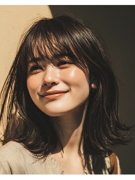 フラッグ(flag) 上品レイヤーミディ × まとまりツヤストレート