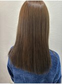 赤みを抑えたオリーブベージュ