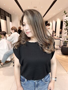 ステア ケース(stair case) バレイヤージュ　ハイライト　ロング　レイヤーなし　30.40代