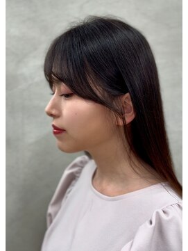 レヴィア(REVIA) レディース顔まわりカットレイヤースタイル