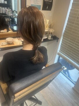 プエラ(Puella) ゆるねじアレンジ　カットカラー