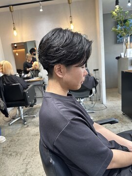 ヘリム(HELIM) センターパート/ワンカールパーマ