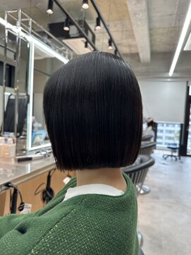 ロンドルピナス 小倉(Lond Lupinus) ブルーブラック/ワイドバング/美髪のススメ/外ハネボブ/北九州