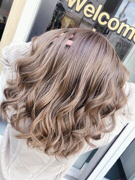 ラビス クローバー(Lovis clover) 王道ミルクティーベージュ