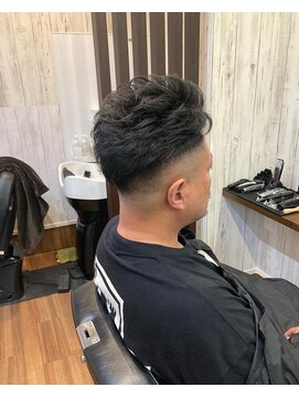 ライズヘアー(RISE HAIR) スキンフェード＋アイロンパーマ