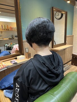 フィッシュボーン(Fish Bone) 前下がりボブ　ショート