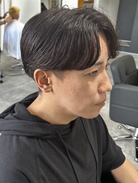 ヒュイル バイ ニアウ(Hwyl by Niau) メンズマッシュパーマニュアンスパーマスパイラルパーマ刈り上げ