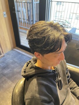 ダンパチバイケンジ(Danpachi by KENJE) センターパート　フェザーパーマ