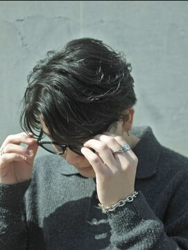 ラブハーツアンドビー マツヤマ(luve heart's And Be matsuyama) 10代20代30代ツイストスパイラルフェザーパーマフェザーショート