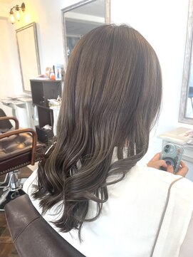 スニップヘア(snip hair) ブリーチありグレージュカラー