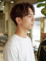 キュー(Cue_) 毛流れセンターパートニュアンスパーマツーブロック