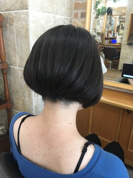 ルークス 中央林間(LOOOKS) 襟足刈り上げ前下がりボブ