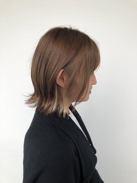 アイズ 渋沢(AIZU) オージュアで柔らかさも　外ハネスタイル